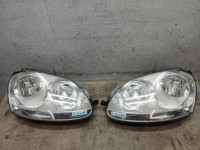 LAMPA FAR LAMPE FAROVI  PREDNJA STRANA DESNA LIJEVA VW GOLF V 5 HELLA