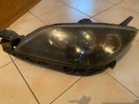 Mazda 3 lijevi far