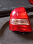 Mazda 323 sedan zadnja lijeva lampa