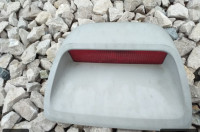 Mazda 323 treće stop svijetlo