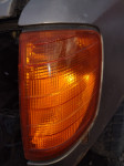 Mercedes Benz w124 prednji lijevi žmigavac