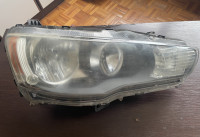 Mitsubshi Lancer desni far