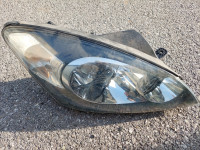 Prodajem desni far za KIA ceed 2008-2010