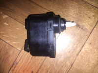 REGULATOR DOMETA PREDNJIH SVIJETALA AUDI 80 B4 8A0 941 295