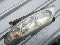 Renault Laguna II prednji farovi