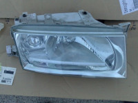 Škoda Octavia 1 prednji desni far prodajem original IG