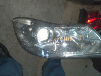 Škoda Octavia 2 prednje desno svjetlo prodajem K