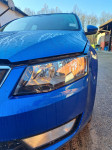 Škoda Octavia 3 karavan 2015 godina prednji farovi