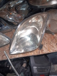 Suzuki Swift prednji lijevi far