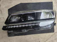TOURAN  LED FAR   2015  5NB941081