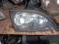 Toyota avesis prednji desni far