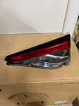 Toyota corolla zadnja desna lampa na haubi 8158002c3100