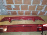 ZADNJA SVJETLA  I SPOJLER ZA HAUBU ZA  LANCIA DELTA HPE 1997 GOD.