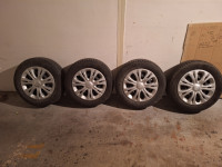 Zimske gume 215/60/16 s čeličnim felgama