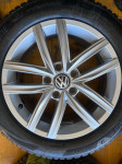 OEM vw felge 16 u odlicnom stanju sa novim bridgestone gumama