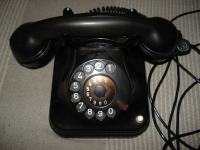 Starinski telefon bakelitni