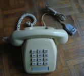 Telefon starinski na tipke