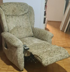 Fotelja sa električnim podešavanjem!