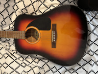 Fender CD-60 akustična gitara + tvrdi kofer