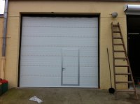Sekcijska automatska garažna vrata