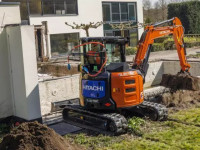 HITACHI GUMENA GUSJENICA