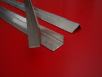 kutnik  (vinkl) aluminijski, 18x10mm