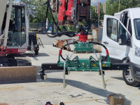 HIDRAULIČNA KLJEŠTA ROTIRAJUĆA ZA POSTAVLJANJE RUBNJAKA