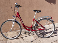 Gradski ženski bicikli Rog Joma crveni Vintage