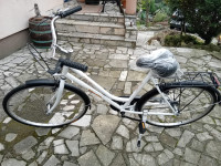 Prodajem zenski gradski bicikl