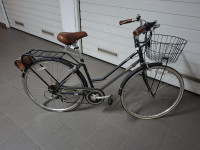 ženski bicikl u retro stilu