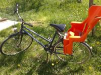 Ženski bicikl sa sjedalicom za dijete
