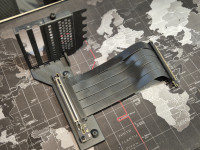 TEUCER L-Z3 GPU Vertical Mount + PCIe 4.0 x16 Riser Kabel (200mm) - 2
