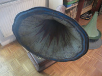 Gramofon s  trobento prodam