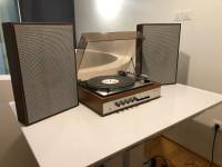 Lenco 750 gramofon sa pojačalom i zvučnicima