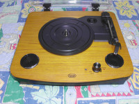 Retro gramofon sa zvučnicima, aux in, line out, bluetooth