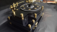 Small Audio Manufacture Brass Aldebaran gramafon sa SAM Ruckom