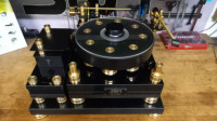 Small Audio Manufacture Titan Gold black gramofon