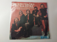 Dubrovački Trubaduri – Mi Smo Dečki, Kaj Pijemo Stoječki / Ljubav Je B