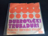 Dubrovački Trubaduri – Plakala Djevojka Mlada