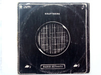 Kraftwerk "Radio-Activity", gramofonska ploča, Jugoton 1976.