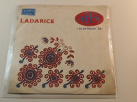 Ladarice – Hej, Da Smijem / Pjesma Udovice (Lijepo očuvana)