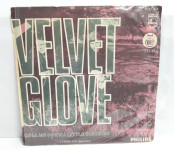 Singl:Velvet Glove ‎– Sweet Was My Rose/Roll Me Down A Little Sunshine