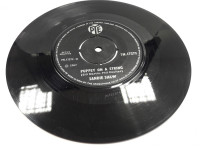 Vrlo rijetka singlica: Sandie Shaw –Puppet On A String (India izdanje)