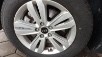 Gume cjelogodišnje Toyo 215/65/17 4 kom. i original felge Kia Sportage