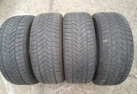 Gume zimske marke Dunlop 235/55/17 skoro nove malo vožene