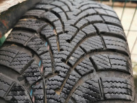 Gume Goodyear 205/60/16 zimska 4 kom 5x114,3