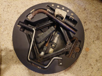 Pokrov za rezervni kotač Fiat Punto s dizalicom i ključem