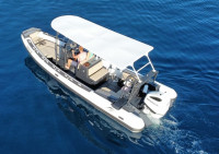 NOVO - NAVARIS AL760, HONDA 250HP, EL. VINČ, FRIDGE, GARMIN, HARD TOP