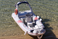 PRODAJE SE TRIMARIN TM600  SA 150KS ZA 11.000€