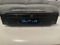 Sony mini disc recorder MXD-D40,mini disc radi odlicno,dok cd ne radi
